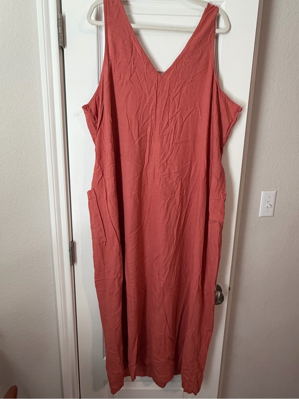 Old Navy Sleeveless V-Neck Midi Dress - Picture 5 of 9